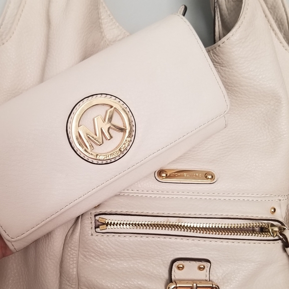 Michael Kors Handbags - Michael Kors Hobo w/matching wallet